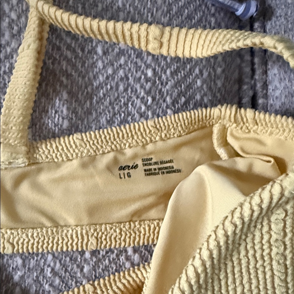 Aerie yellow bikini
L top/ M bottom - Picture 3 of 4